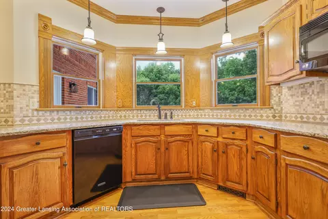 Kitchen - 13187 S Lowell Rd, Dewitt, MI 48820 photo 3 of 5
