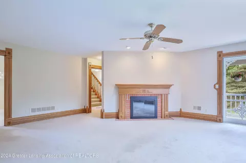 Living - 13187 S Lowell Rd, Dewitt, MI 48820 photo 10 of 11