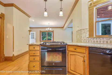 Kitchen - 13187 S Lowell Rd, Dewitt, MI 48820 photo 5 of 5