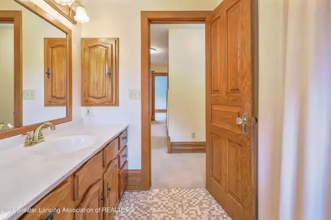 Bath - 13187 S Lowell Rd, Dewitt, MI 48820 photo 8 of 15