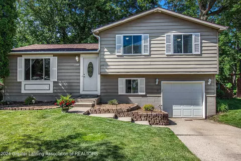 5831 Rockingham Dr, Lansing, MI 48911