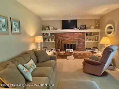 7646 Jon Scott Dr, Grand Ledge, MI 48837 photo 3