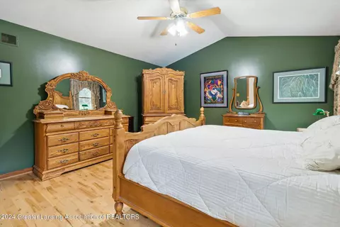 Bedroom - 522 Looking Glass Glen Dr, Dewitt, MI 48820 photo 4 of 7