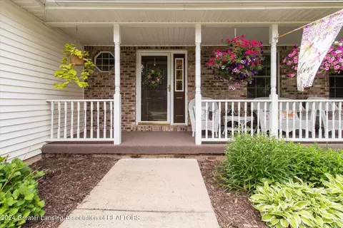 Exterior - 522 Looking Glass Glen Dr, Dewitt, MI 48820 photo 5 of 25