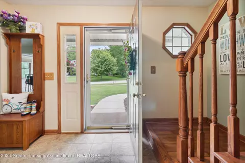 Entry Way - 522 Looking Glass Glen Dr, Dewitt, MI 48820 photo 1 of 2