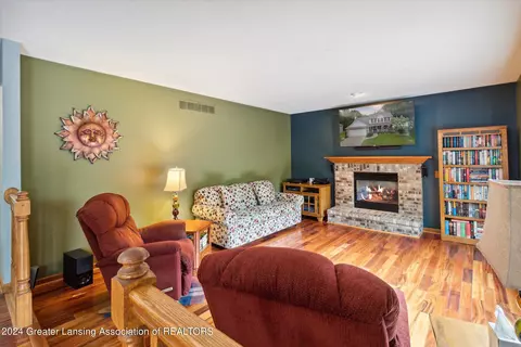 Living - 522 Looking Glass Glen Dr, Dewitt, MI 48820 photo 1 of 2