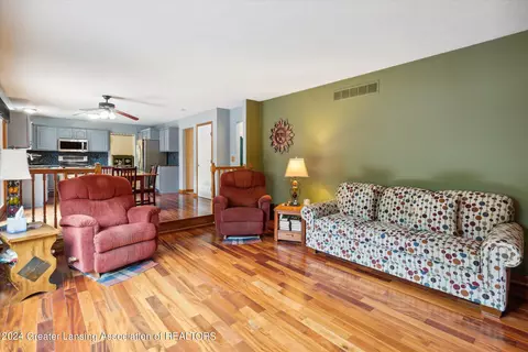 Living - 522 Looking Glass Glen Dr, Dewitt, MI 48820 photo 2 of 2