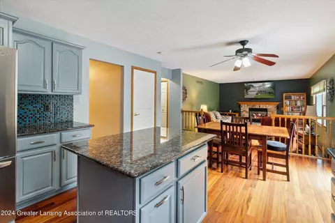 Kitchen - 522 Looking Glass Glen Dr, Dewitt, MI 48820 photo 2 of 5