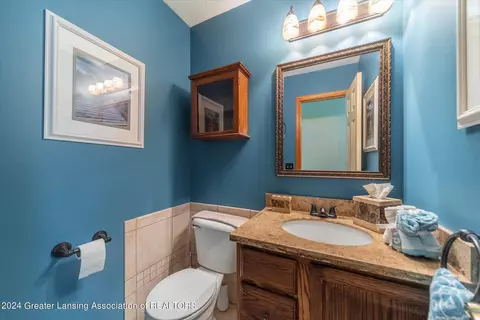 Bath - 522 Looking Glass Glen Dr, Dewitt, MI 48820 photo 2 of 7