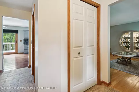Entry Way - 522 Looking Glass Glen Dr, Dewitt, MI 48820 photo 2 of 2