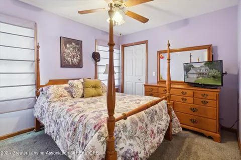 Bedroom - 522 Looking Glass Glen Dr, Dewitt, MI 48820 photo 5 of 7