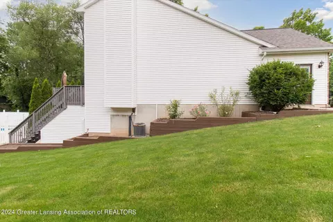 Exterior - 522 Looking Glass Glen Dr, Dewitt, MI 48820 photo 6 of 25