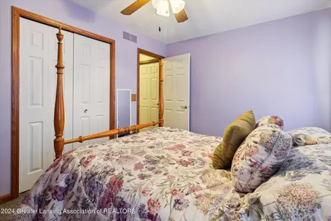 Bedroom - 522 Looking Glass Glen Dr, Dewitt, MI 48820 photo 6 of 7