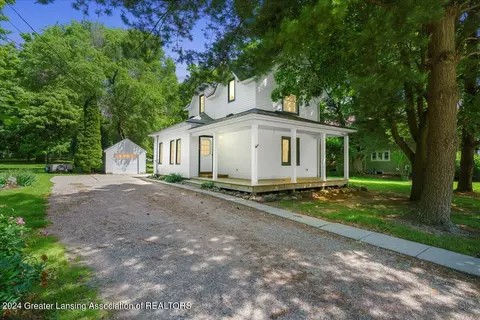 114 N Market St, Dewitt, MI 48820