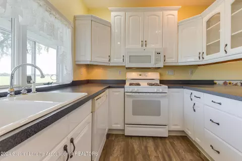 Kitchen - 8369 E Grenlund Rd, Bannister, MI 48807 photo 4 of 6