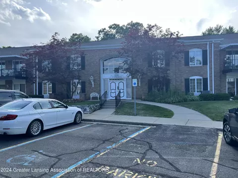 1740 Wellington Rd #211, Lansing, MI 48910