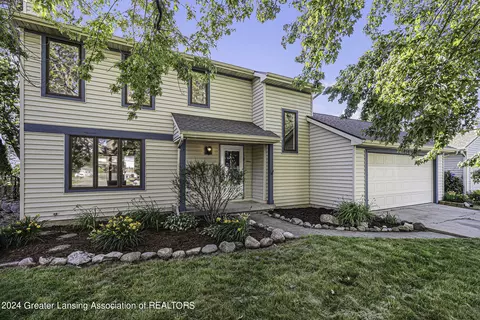 424 Dutch Hill Dr, Lansing, MI 48917