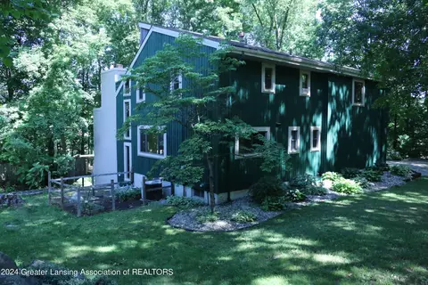 1917 Opaline Dr, Lansing, MI 48917