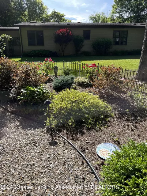 Exterior - 12400 Upton Rd, Bath, MI 48808 photo 6 of 7