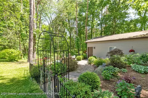 Exterior - 12400 Upton Rd, Bath, MI 48808 photo 3 of 7