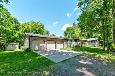 12400 Upton Rd, Bath, MI 48808