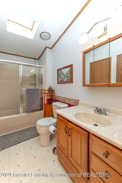 Bath - 12400 Upton Rd, Bath, MI 48808 photo 3 of 3