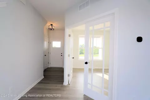 Entry Way - 621 Launch Point Dr, Perry, MI 48872 photo 2 of 5