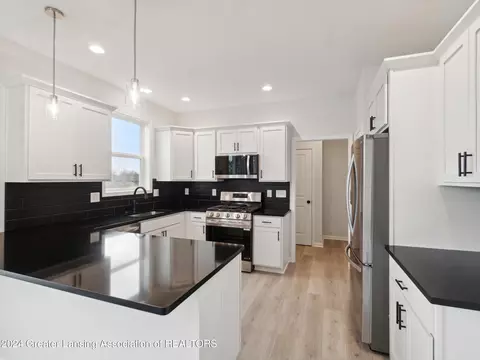 Kitchen - 621 Launch Point Dr, Perry, MI 48872 photo 2 of 6