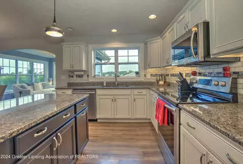 Kitchen - 4200 Presidents Way, Dewitt, MI 48820 photo 4 of 6