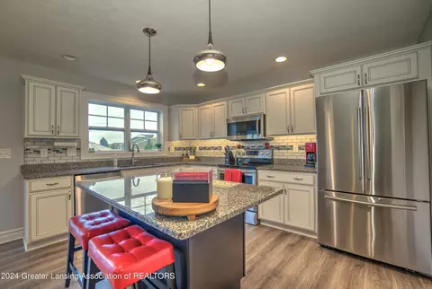 Kitchen - 4200 Presidents Way, Dewitt, MI 48820 photo 3 of 6