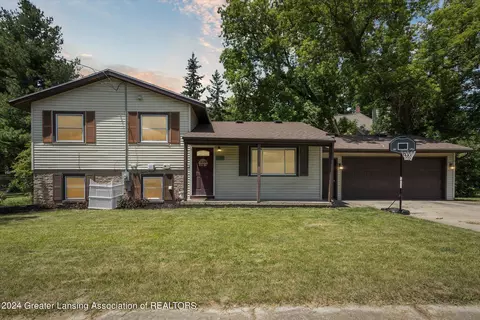 2129 Riverside Ct, Lansing, MI 48906