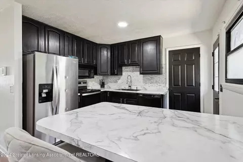 Kitchen - 2129 Riverside Ct, Lansing, MI 48906 photo 2 of 4