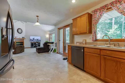 7088 White Pine Dr, Perry, MI 48872 photo 14