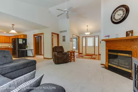 7088 White Pine Dr, Perry, MI 48872 photo 8