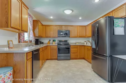7088 White Pine Dr, Perry, MI 48872 photo 12