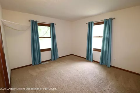 Bedroom - 2404 Pine Tree Rd, Holt, MI 48842 photo 3 of 4