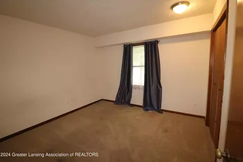Bedroom - 2404 Pine Tree Rd, Holt, MI 48842 photo 4 of 4