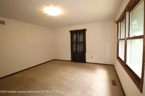 Bedroom - 2404 Pine Tree Rd, Holt, MI 48842 photo 2 of 4