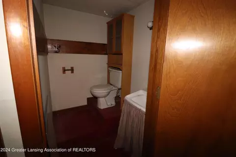 Bath - 2404 Pine Tree Rd, Holt, MI 48842 photo 1 of 1