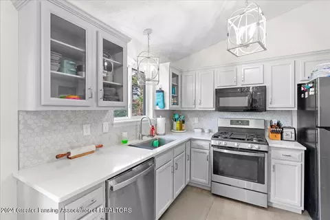 Kitchen - 215 E Claremore Dr, Lansing, MI 48911 photo 1 of 4