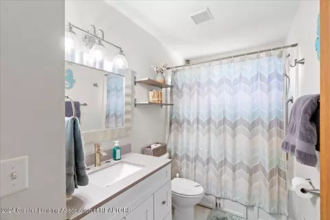 Bath - 215 E Claremore Dr, Lansing, MI 48911 photo 1 of 2