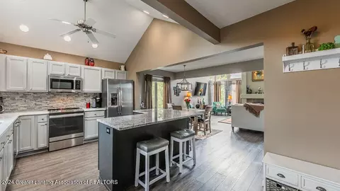 Kitchen - 7783 Forestview Dr, Haslett, MI 48840 photo 2 of 2