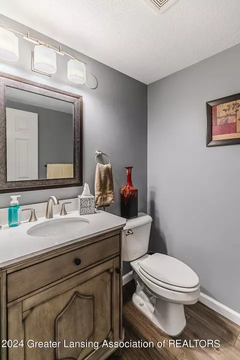 Bath - 7783 Forestview Dr, Haslett, MI 48840 photo 1 of 4
