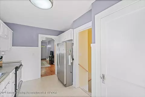 Entry Way - 700 E Willard Ave, Lansing, MI 48910 photo 3 of 3