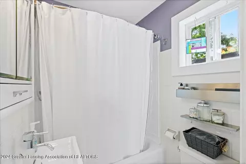 Bath - 700 E Willard Ave, Lansing, MI 48910 photo 1 of 1