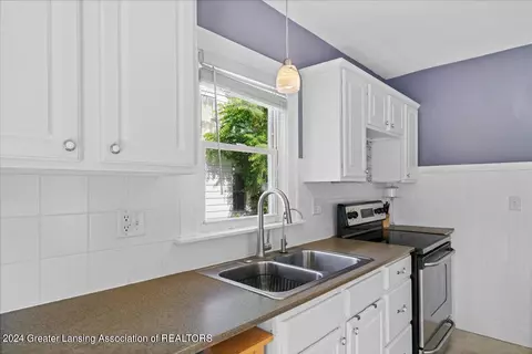 Kitchen - 700 E Willard Ave, Lansing, MI 48910 photo 1 of 1