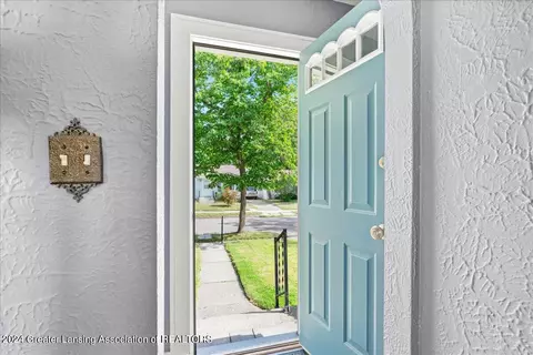 Entry Way - 700 E Willard Ave, Lansing, MI 48910 photo 1 of 3