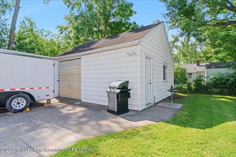 Exterior - 700 E Willard Ave, Lansing, MI 48910 photo 5 of 7