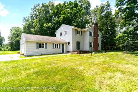 5749 Delta River Dr, Lansing, MI 48906