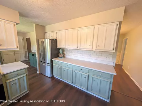 Kitchen - 6491 Lansdown Dr, Dimondale, MI 48821 photo 1 of 8